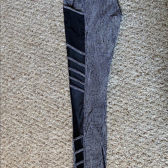 Lululemon Wild and Free tight - Picture 3 of 3